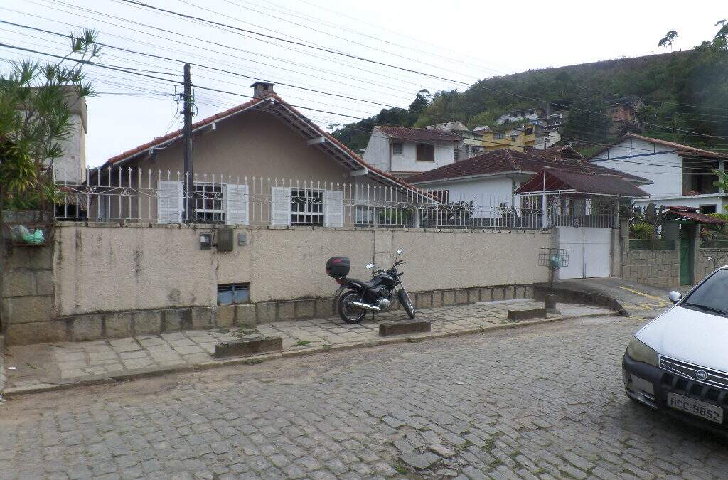 378  –  Casa no Bom Retiro  –  Teresópolis  –  R.J:.