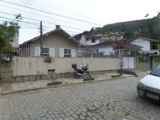 378  –  Casa no Bom Retiro  –  Teresópolis  –  R.J:.